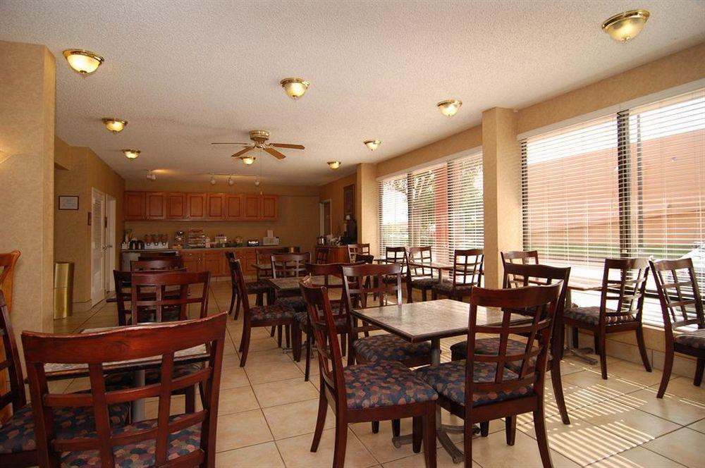Quality Inn At Arlington Highlands Restoran gambar